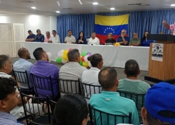 Sectores de la oposición se reunieron en Carúpano para abrir espacios de debate sobre el país
