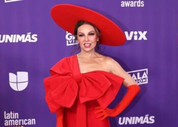Thalía estrenó un álbum, que incluye múltiples colaboraciones