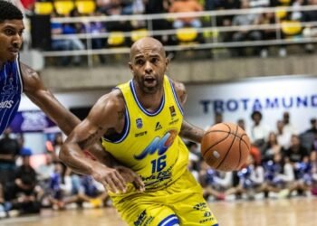 Marinos sigue en turbulencia tras perder ante Trotamundos en Valencia