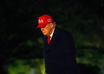 Trump amenaza con "eliminar" cualquier buque iraní que se salte bloqueo de EEUU en Ormuz