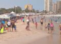 La cantidad de bañistas varió este Jueves Santo en las dos principales playas de Lechería