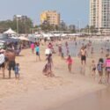 La cantidad de bañistas varió este Jueves Santo en las dos principales playas de Lechería