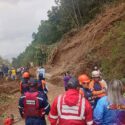 Deslizamientos en Lara dejan decenas de turistas atrapados en la Cascada del Vino