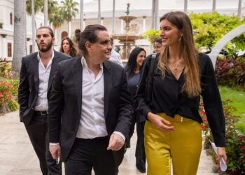 Camilla Fabri va de «vuelta a su patria»: salió de Venezuela con hijos de Alex Saab