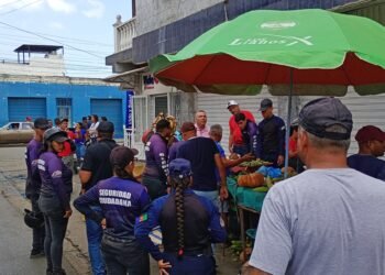 Iniciaron despeje de vendedores y carretilleros en calles en el centro de Carúpano