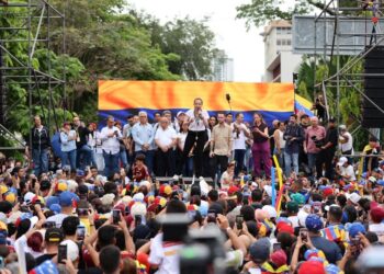 "Delcy Rodríguez se va, eso no está en duda", afirmó Machado ante venezolanos en Panamá