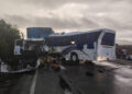 Reportan al menos ocho muertos y varios heridos tras choque entre una gandola y un bus en Clarines