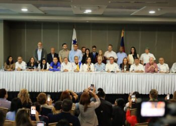 “Manifiesto de Panamá” plantea negociación entre MCM y el gobierno interino de Delcy Rodríguez con el acompañamiento de EEUU