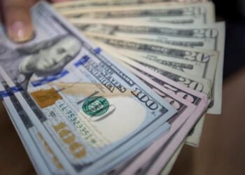 Dólar oficial llega a 500 bolívares: expertos consideran que la tasa debe subir para reducir distorsiones