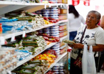 Canasta alimentaria en Venezuela subió a 730 dólares en abril, según Cendas