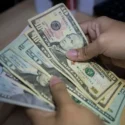 La moneda venezolana pierde casi la mitad de su valor frente al dólar en lo que va de 2026