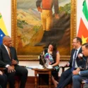 Venezuela y Surinam evalúan cooperación en áreas de turismo, pesca, transporte y energía