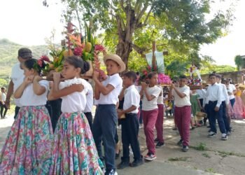 Arismendi celebró a la Cruz de Mayo con un velorio, desfile y joropo