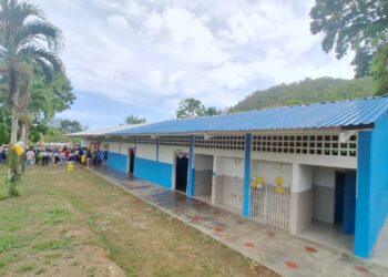 Con programa nacional rehabilitaron el hospital de Río Caribe y dos escuelas de la zona rural