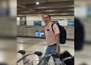 Economista y exdiputado José Guerra arribó al país con un salvoconducto judicial y una autorización especial