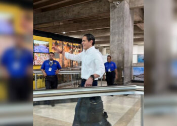 Dirigente político Lester Toledo arribó a Venezuela tras más de 10 años en exilio