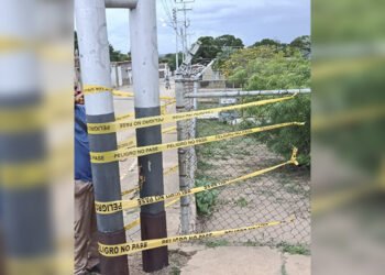 En la población de Santa Rosa del municipio Freites piden reparación de poste energizado
