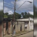 Denuncian deterioro de postes de alumbrado público en Santa Ana