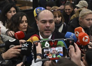 Con 10.000 firmas pedirán a la Comisión Europea que impida a Delcy Rodríguez entrar en España