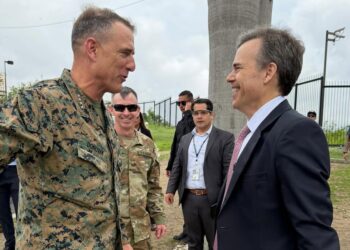 Jefe del comando sur de EE.UU. visitó Caracas para simulacro y reunión con autoridades