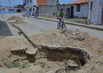 Vecinos del sector La Florida, en Güiria, piden culminación de obra de colector