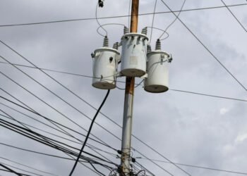 Explosión de transformador dejó sin servicio 220V a familias de Cumaná