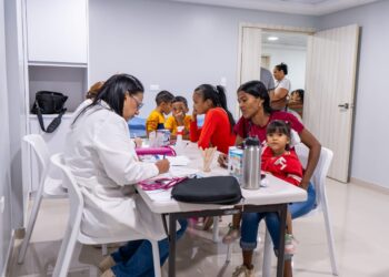 Pediatras hacen un llamado "urgente" a la inmunización para proteger la salud de infantes y adolescentes