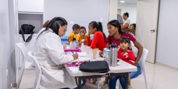 Pediatras hacen un llamado "urgente" a la inmunización para proteger la salud de infantes y adolescentes