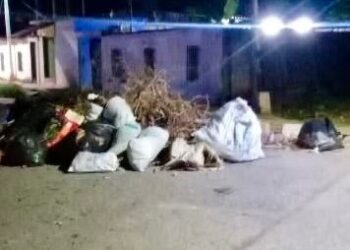 Vecinos de Cantarrana cerraron calle con basura para exigir mejor servicio de aseo urbano