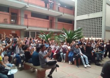 Realizaron jornada de reparación y mantenimiento de pupitres en la ECA (+Fotos)