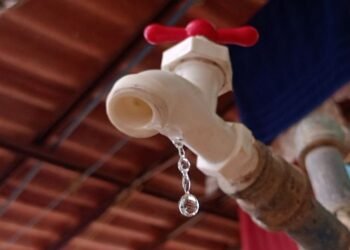 Vecinos de la zona baja de Playa Grande piden revisión del esquema de suministro de agua