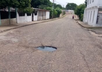 Se desbordaron aguas servidas en la calle El Cementerio de Santa Ana
