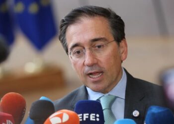 Albares no prevé ninguna excepción especial para que Delcy Rodríguez pueda viajar a España