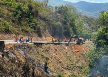 Vicepresidencia de Obras Públicas y Servicios interviene la autopista Antonio José de Sucre