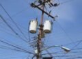 Denuncian que en el sur de Barcelona cortan la luz más de tres veces al día