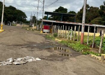 En la parroquia Buena Vista de Anaco piden reparación de avenida Principal