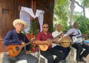 Carúpano honró la tradición del santo madero con su Velorio de la capilla de El Mangle (+Fotos)