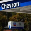 Chevron y Exxon reportan caídas pronunciadas en sus ganancias en primer trimestre de 2026
