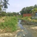 Voz Comunitaria | Residentes de El Esfuerzo II viven entre un río de aguas negras