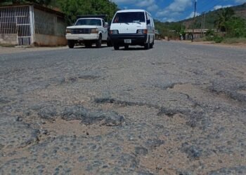 Voz Comunitaria | Conductores carupaneros se quejan del mal estado de la Circunvalación (+Fotos)