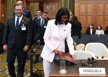 Delcy Rodríguez denuncia intento de borrar la historia y símbolos venezolanos
