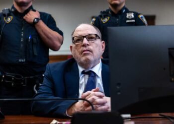Juez declara nulo el nuevo juicio contra el exproductor de cine Harvey Weinstein