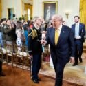 Donald Trump: En Venezuela bailan "en las calles" por los ingresos del petróleo