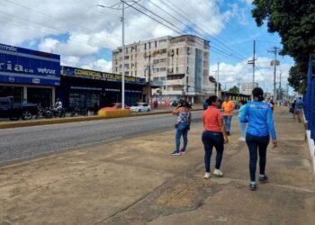 Bajo sol o lluvia, fallas de servicios públicos se mantienen en El Tigre (+Fotos)