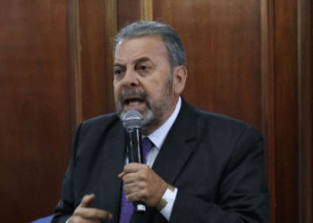 Timoteo Zamabrano fue designado por la AN como embajador en España
