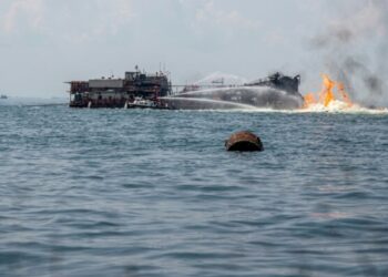 PDVSA confirma incendio en plataforma petrolera y anuncia investigación