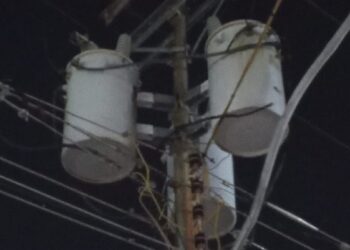 Vecinos de La Caraqueña denuncian fallas eléctricas tras explosión de transformador