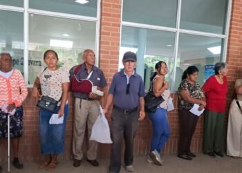 Pacientes de Misión Milagro en El Tigre deben costear parte de sus exámenes sanguíneos (+Fotos)
