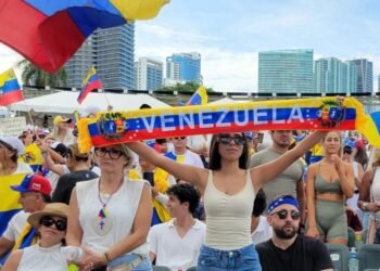 Venezolanos en Miami se unen a protestas convocadas por Machado por los presos políticos
