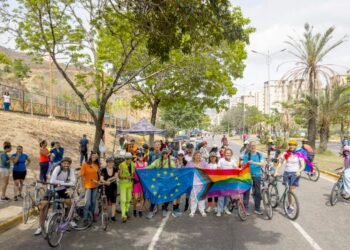 Delegación de UE recorre 12 kilómetros de Caracas en bicicleta para apoyar a la comunidad LGTBI